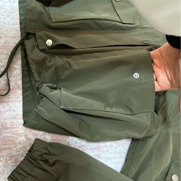 Cropped Cargo Jacket With Pockets - Picture 13 of 14